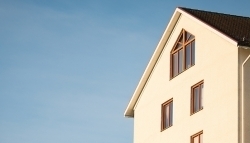 Droit de préemption : une commune est-elle toujours prioritaire pour l’achat d’un logement ?